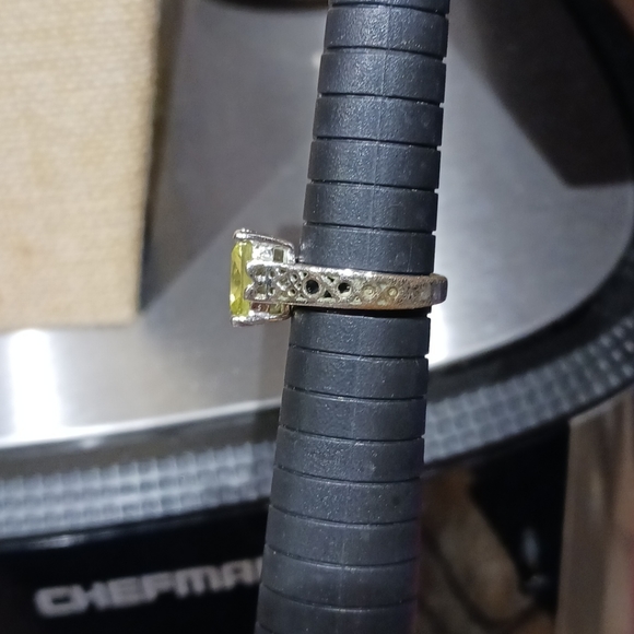 Lia Sophia Appletini Lime Green Gemstone Peridot Silver Tone Ring. Size 7 - Picture 3 of 9